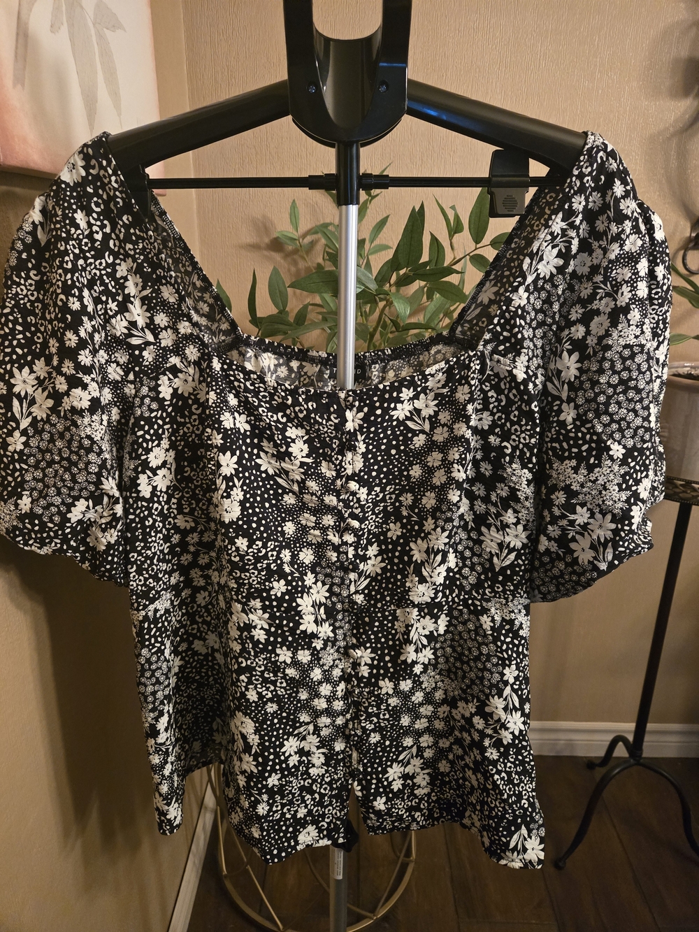Torrid Floral Square-Neck Puff Sleeve Top - Black & White